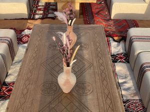 معارض , طاولات طعام خشب ,جلسات ,مظلات